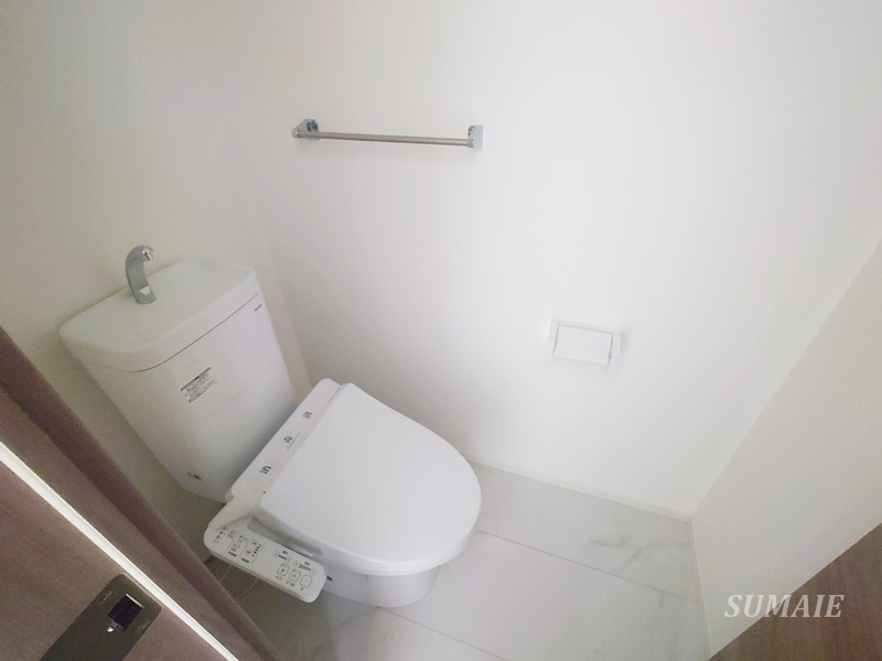 ロージィ赤羽のトイレ|温水洗浄機能付トイレです