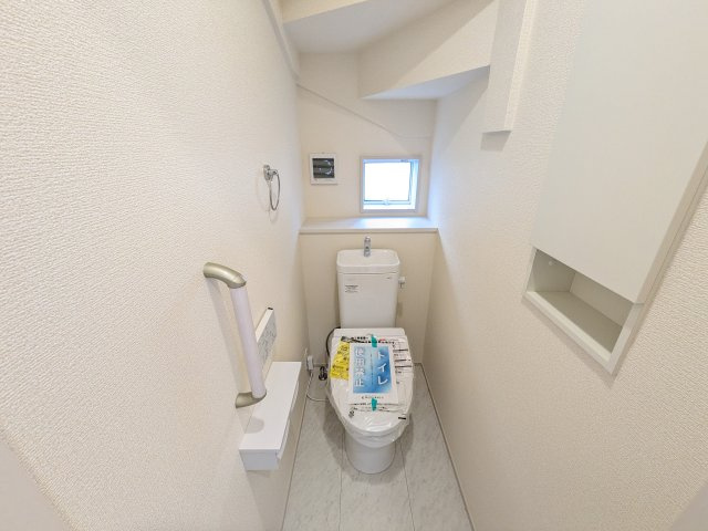 龍ケ崎市城ノ内1丁目3期　新築戸建てのトイレ|高い節水性能で、水道代を大幅にカット。環境とお財布に優しく、家計をしっかりサポートします。