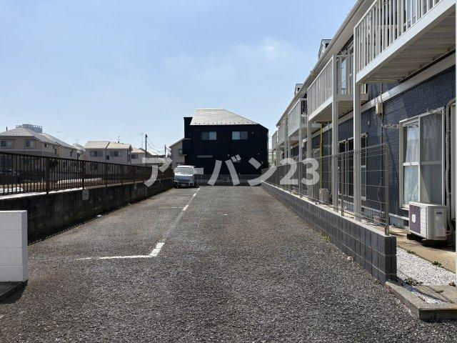 ヴィオレ久米川の駐車場