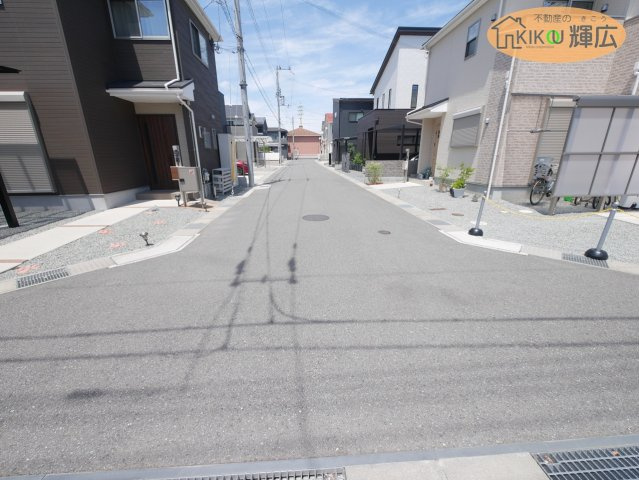 姫路市飾磨区阿成渡場　中古戸建の前面道路含む現地写真