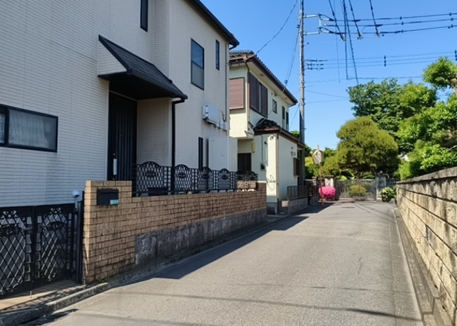 【展望】 | 桜や紅葉の名所に出かける人は多いと思いますが、家にいながら季節の移ろいを感じる生活を送りませんか？リビングや窓から見える景色が生活を彩るワンポイントに！現地から見える景色を堪能してみては如何でしょう。