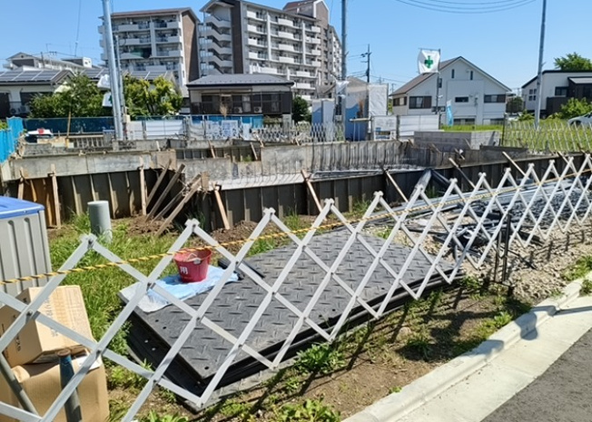 【駐車場】 | 駐車場と明記されていても、最小スペースでつくられた駐車場だと大型車は駐車できなかったり、出入りしにくくなったりする可能性があります。お車のサイズと購入したい物件の駐車場のサイズを現地で確認しましょう。