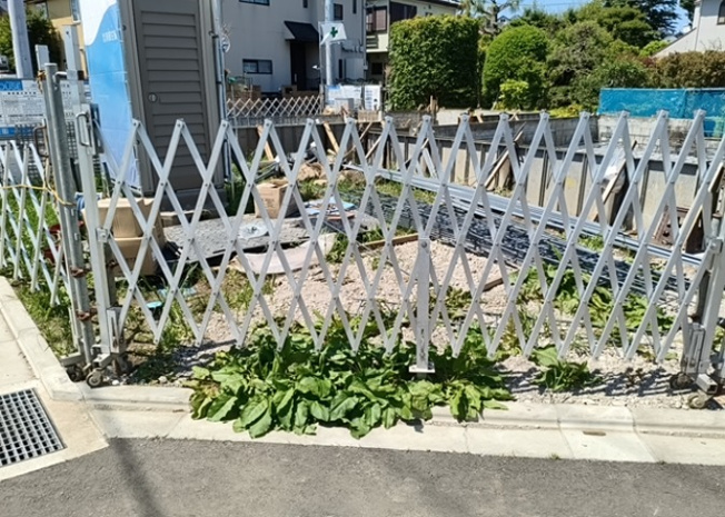 【駐車場】 | 駐車場と明記されていても、最小スペースでつくられた駐車場だと大型車は駐車できなかったり、出入りしにくくなったりする可能性があります。お車のサイズと購入したい物件の駐車場のサイズを現地で確認しましょう。