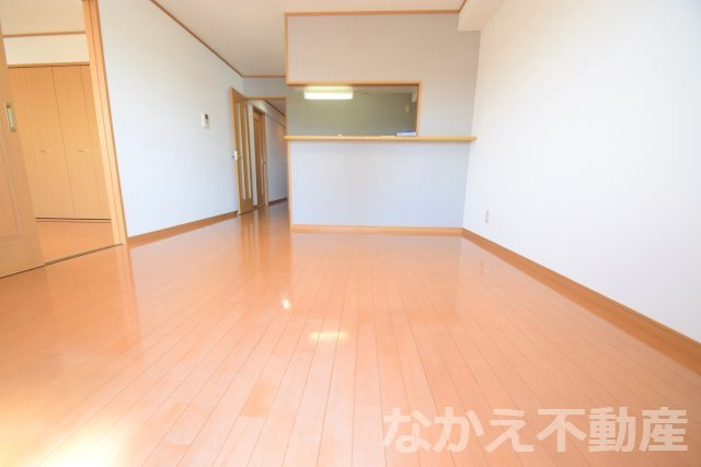 【居間・リビング】 | こちらの居間で趣味の時間をお楽しみください