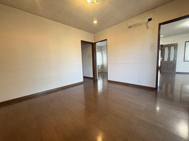 神戸市須磨区天神町４丁目戸建の洋室