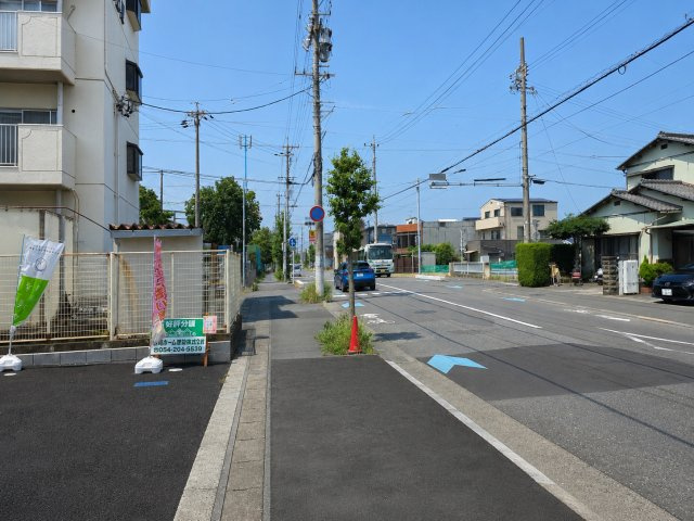 【前面道路含む現地写真】の画像