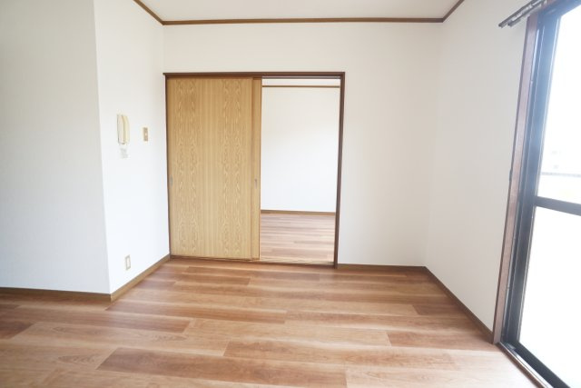 サンライズ宝塚の居間・リビング