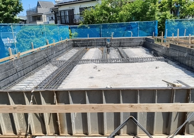 【外観】 | 現在は更地となっています。現地をご見学に行く際は、道路の幅や周辺の交通量、施設などをご確認頂くことをおすすめします！ある程度イメージをつけたいという場合は、同売主の施工事例や完成パースもお見せします。