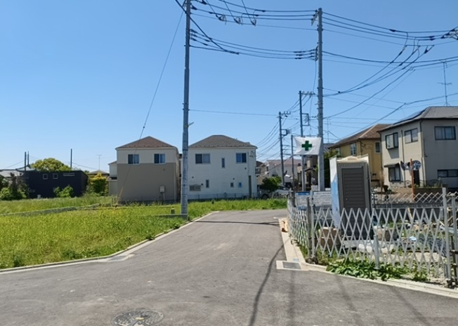 【展望】 | 桜や紅葉の名所に出かける人は多いと思いますが、家にいながら季節の移ろいを感じる生活を送りませんか？リビングや窓から見える景色が生活を彩るワンポイントに！現地から見える景色を堪能してみては如何でしょう。