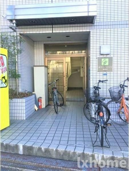 アパートメント摂津Ⅱのエントランス|ゆとりのあるエントランスです