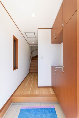【玄関】 | 藤沢市高倉 中古戸建 全1棟