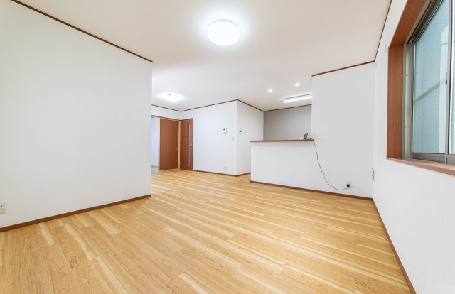【居間・リビング】 | 藤沢市高倉 中古戸建 全1棟