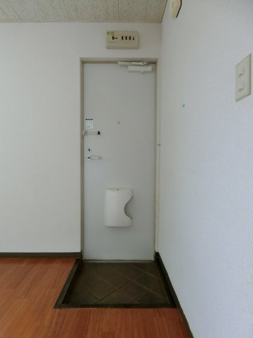 吉井ハイツ　Ｃ棟の玄関|イメージ203号室の写真