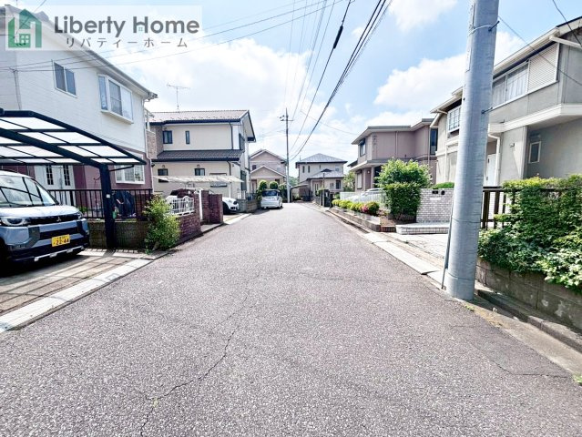 龍ケ崎市長山8丁目　中古戸建の前面道路含む現地写真