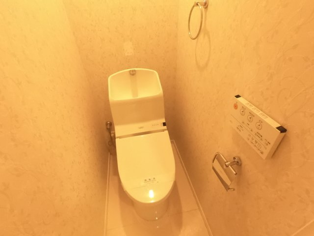 【トイレ】 | サンハイツ落合 | 温水洗浄便座。