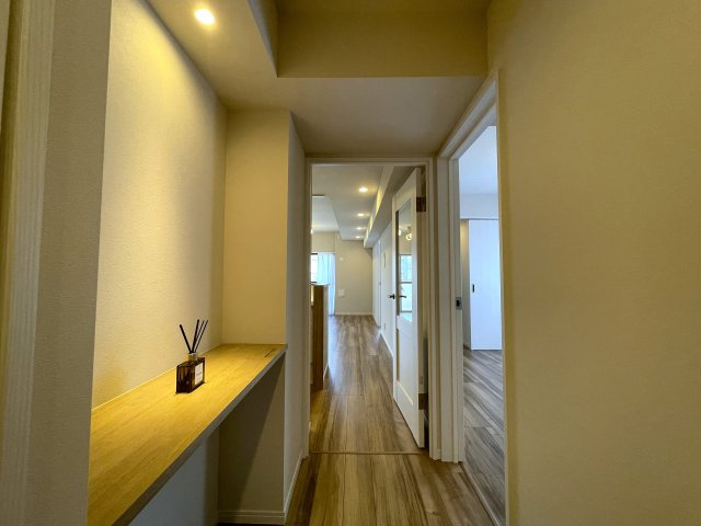 バス便なのにこんなに生活しやすい環境は稀！オートロックに宅配ボックス、南向きの角部屋でペットの飼育もOK！ね、無敵でしょ？な、『エクレール横浜二俣川』リノベーションの内装|きれいな内装です