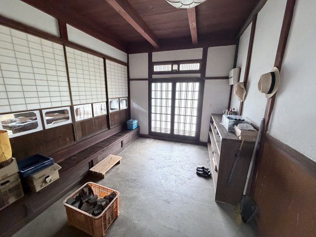 丹波市春日町多利の中古一戸建の玄関