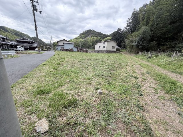 丹波市春日町多利の中古一戸建のその他|道向かいの土地