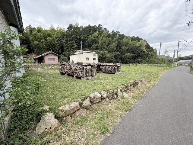 丹波市春日町多利の中古一戸建のその他|道向かいの土地