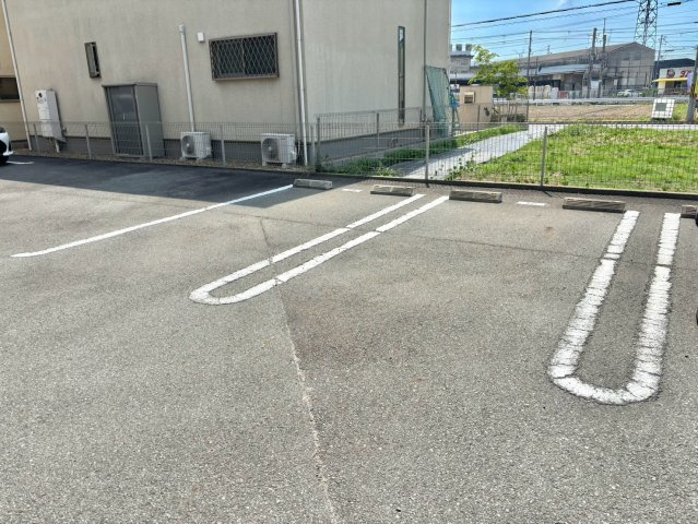 フェリーチェの駐車場