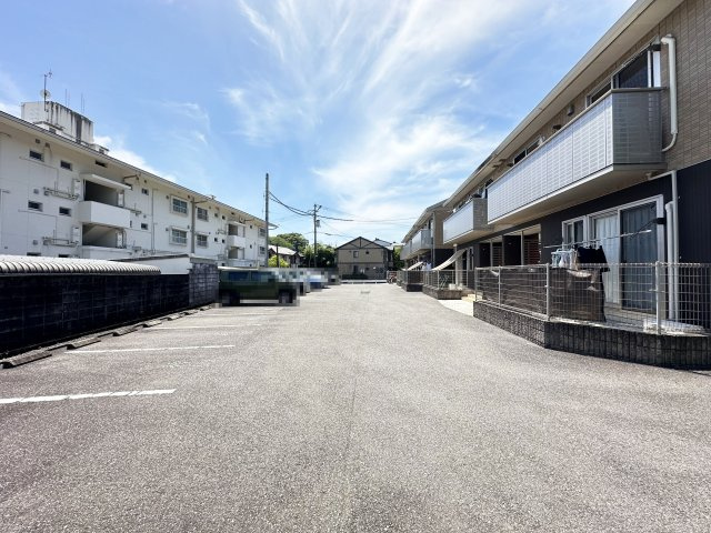 エトワール Ⅱ棟の駐車場