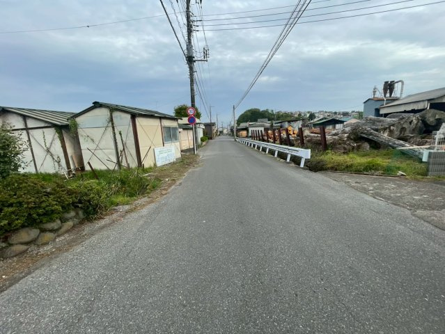 鹿沼市玉田町　中古戸建の前面道路含む現地写真