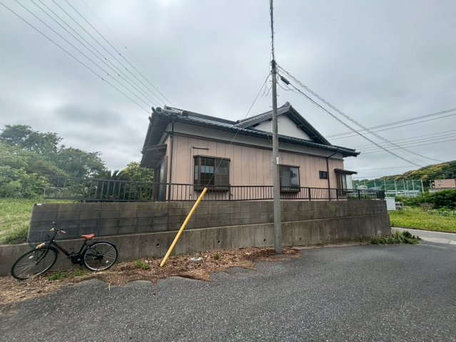 銚子市春日町　中古建ての前面道路含む現地写真