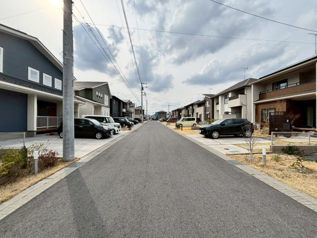 栃木市大平町富田中古戸建の前面道路含む現地写真