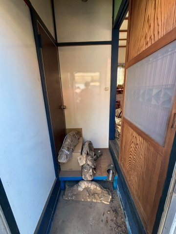 成田市多良貝　中古戸建 の玄関