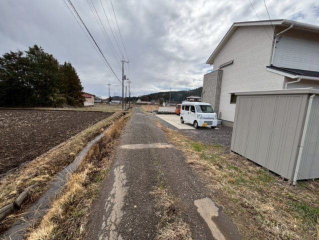 矢板市長井　中古戸建の前面道路含む現地写真