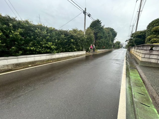 香取郡東庄町小南　売地の前面道路含む現地写真