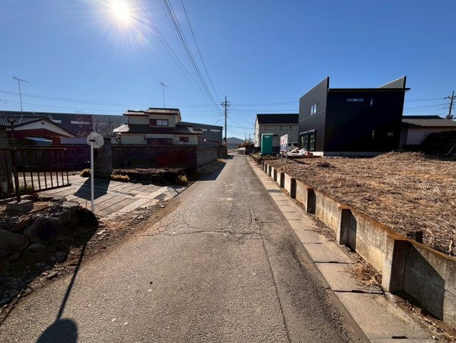 常総市篠山　中古戸建の前面道路含む現地写真