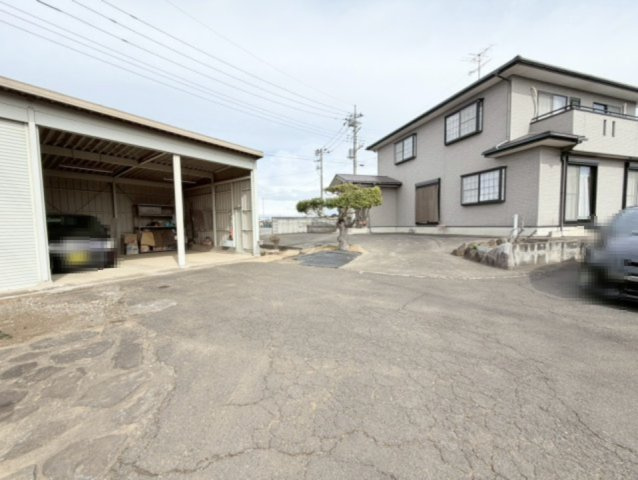 下妻市江　中古戸建の駐車場