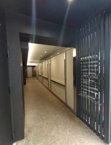 翔和須田町ビルのエントランス