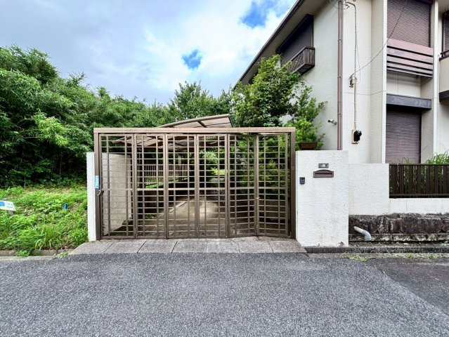 東金市松之郷中古戸建の駐車場