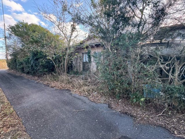 東金市西中　中古戸建 の前面道路含む現地写真