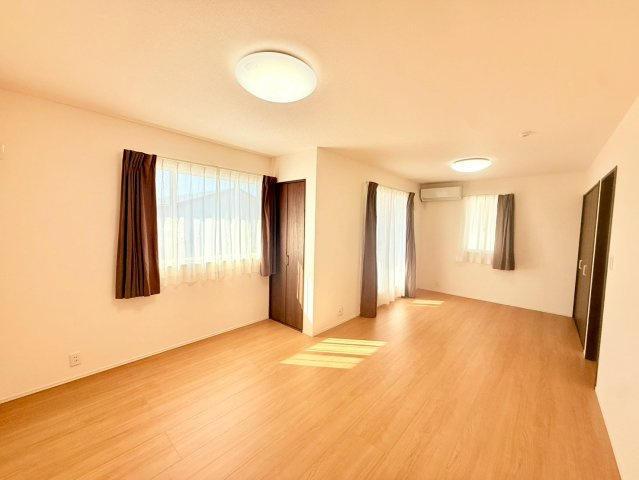 鹿沼市万町　角地中古住宅の洋室