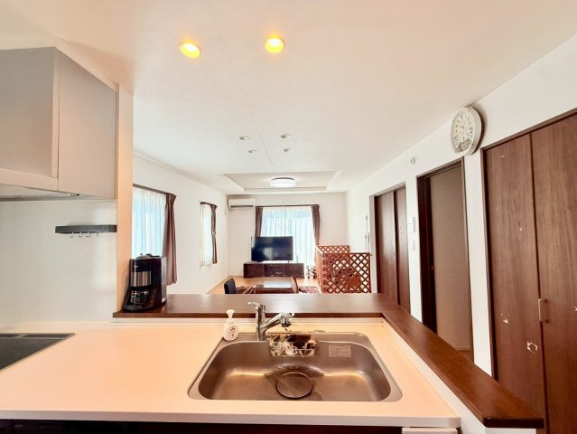 鹿沼市万町　角地中古住宅の玄関