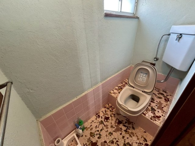 小美玉市羽刈　中古戸建のトイレ