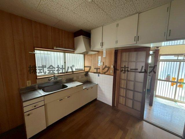 河北中町戸建　賃貸のキッチン|コンパクトなキッチンで掃除もラクラク