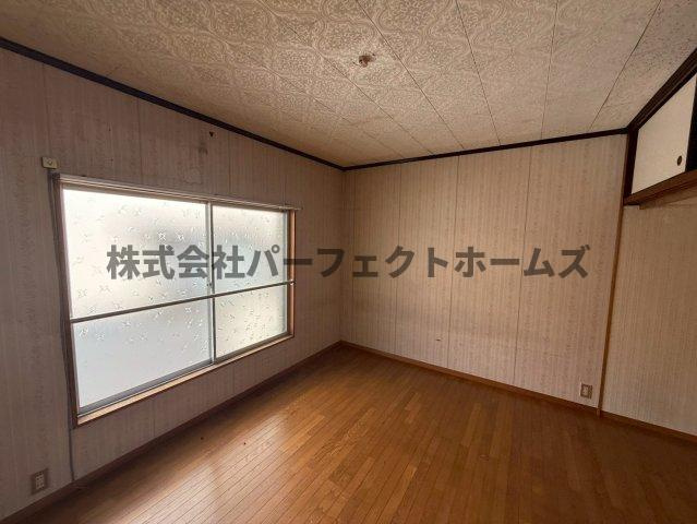 河北中町戸建　賃貸の洋室|明るい洋室です