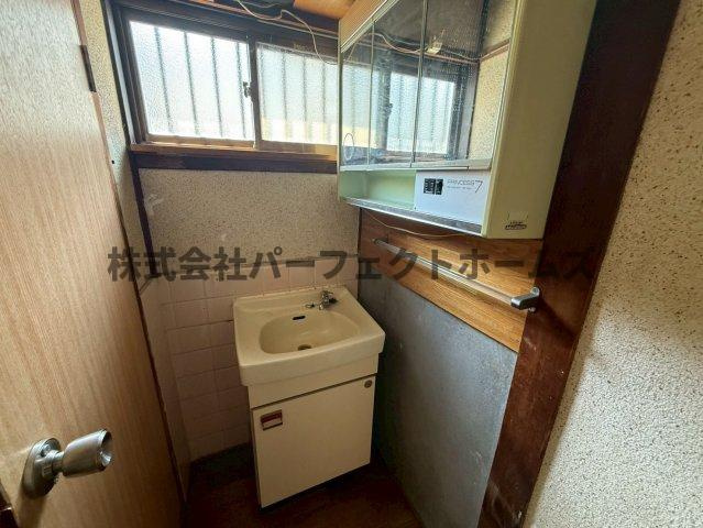河北中町戸建　賃貸の独立洗面台|独立洗面台で身支度をすべて済ませてしまいましょう