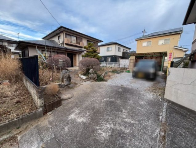 佐野市関川町　中古戸建の駐車場