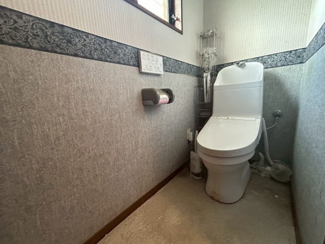 稲敷市三次　庭付き中古戸建のトイレ