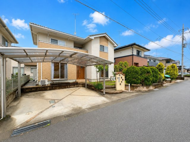 芳賀郡市貝町赤羽　中古住宅の前面道路含む現地写真