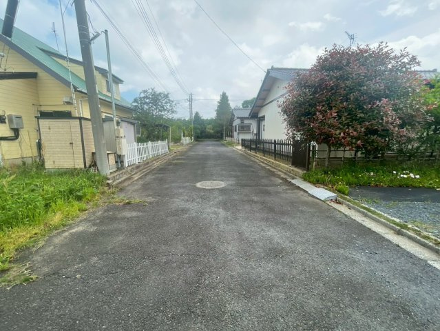 鹿嶋市津賀　中古戸建の前面道路含む現地写真