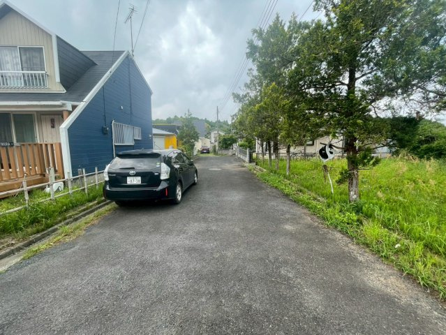 鹿嶋市津賀　中古戸建の前面道路含む現地写真