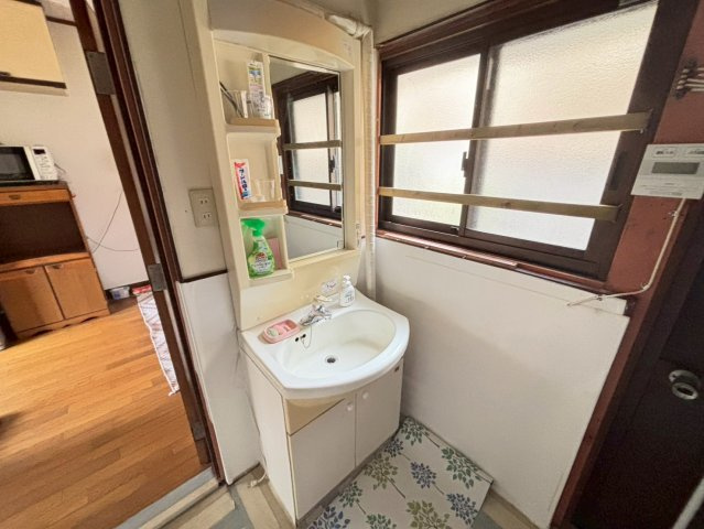 鉾田市借宿　中古戸建の洗面所