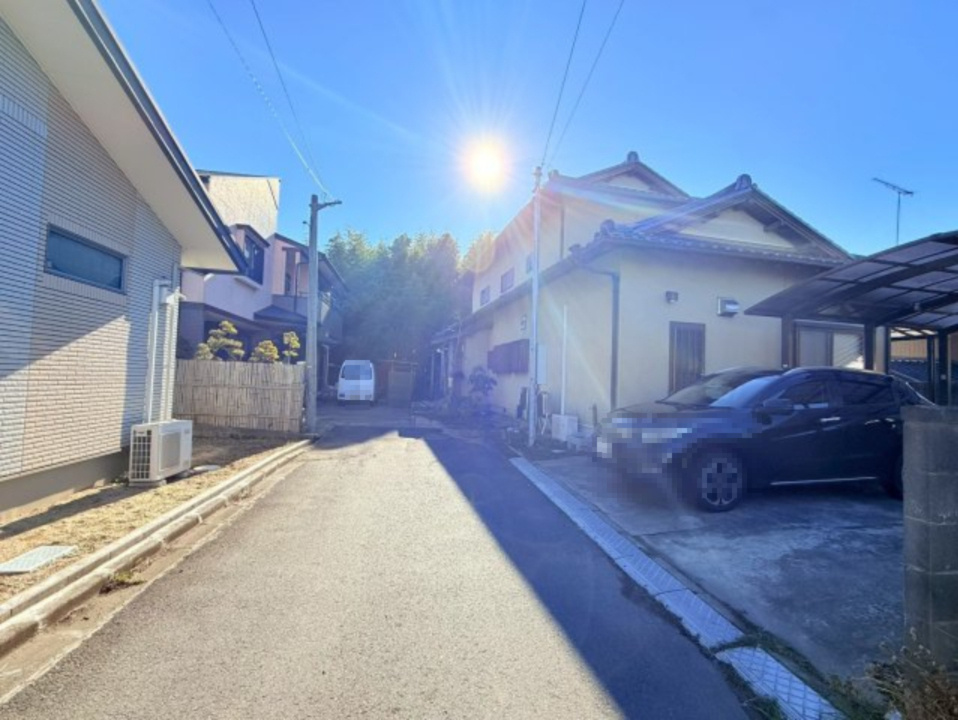 ひたちなか市大字市毛　中古戸建の前面道路含む現地写真