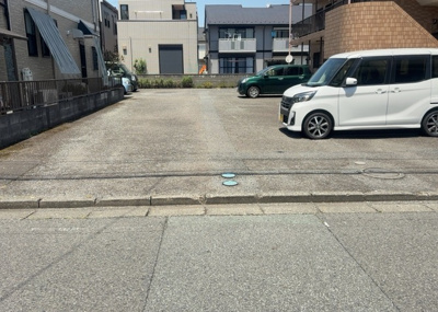 【外観】 | ロワール二本松 | 土地購入を検討されている場合、境界杭がない状態で購入してしまうと境界確定測量をする必要があり、費用がかかります。購入の前に、売主、隣土地所有者立ち合いのもと境界を確定し境界杭を設置するのがベストです。
